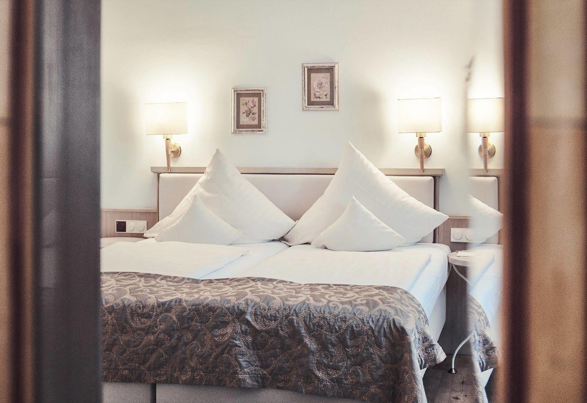 Biohotel Schlossgut Oberambach מראה חיצוני תמונה